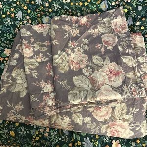 Little girls queen sized duvet cover and standard pillow shames.